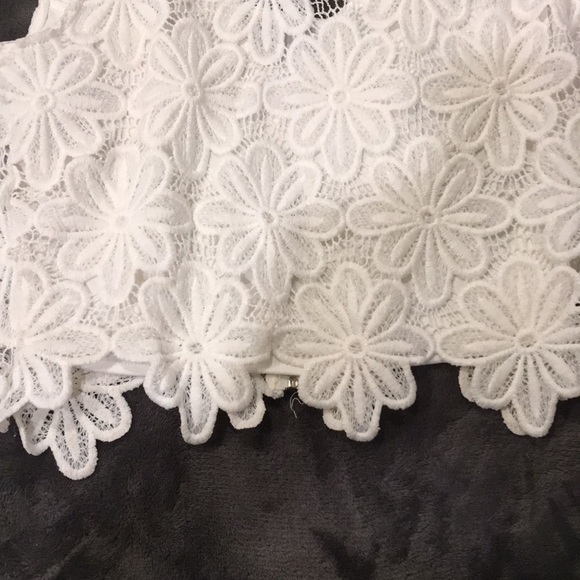 Phanuel Flower Knit Crop Top (White) - Picture 3 of 6